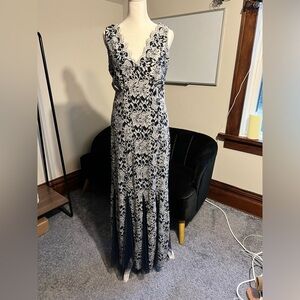 Scalloped Edge Navy & White Lace Dress